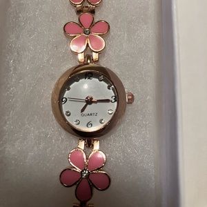 Quartz clover watch BNWT